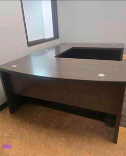 Beautiful U-shaped office desk with free delivery