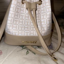 Tommy Hilfiger Bucket Bag 