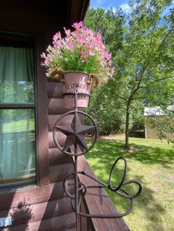 Metal Star Garden Plant Stand with Bucket