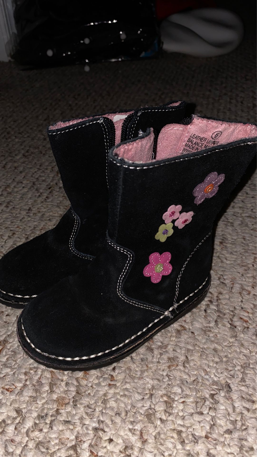 BOOTS SIZE 6 TODDLER