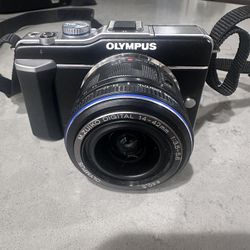 Olympus PEN E-PL1 Digital Camera 