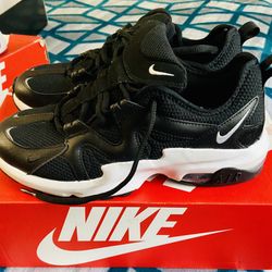 Size 7.5 Lady’s Nikes