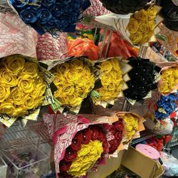 Flores Rojas amarillas negras blancas ramos buchones Flores crochet flores eternas Forever flowers Flores eternas eternal flowers ramos buchones para 