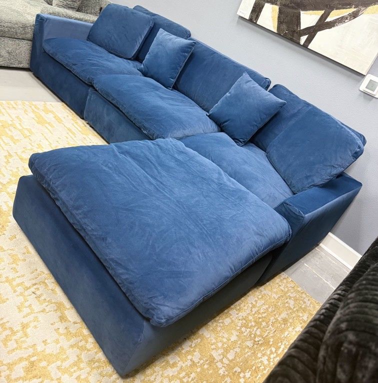 ✨️ Sectional Sofas✨️ Furniture Queen Bedrooms, Dining Avail
