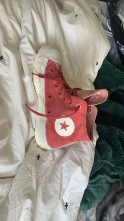 Converse Size 7 Pink  Corduroy  Hightop’s Super cute!!!! 