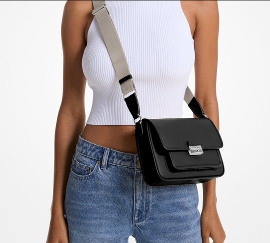 MICHAEL KORS BLACK LEATHER PURSE