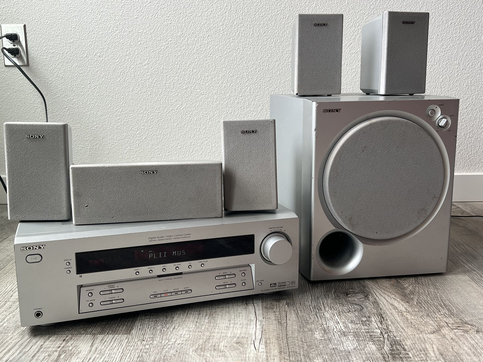 Sony STR-K751P Sound System & Subwoofer