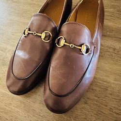 GUCCI SIZE 71/2 REGULAR PRICE ITS $1090 Plus TAX  Firm Price AUTHENTIC GUCCI SHOES 