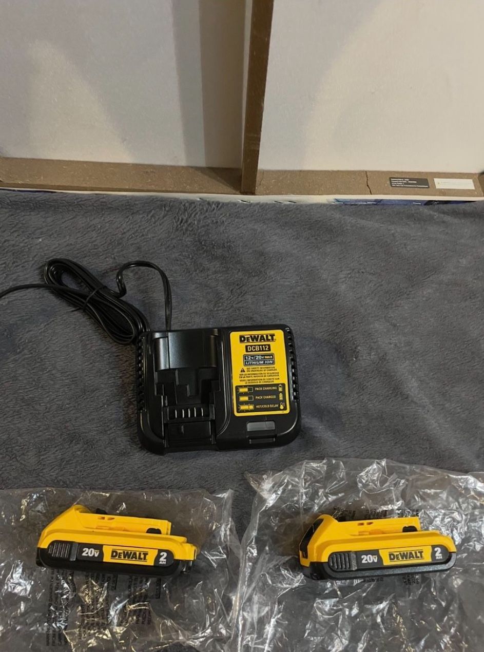 Dewault 20v Compact Battery Set With 2 Batteries And Charger