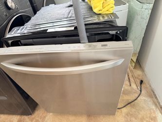 LG ThinQ Stainless Steel Dishwasher