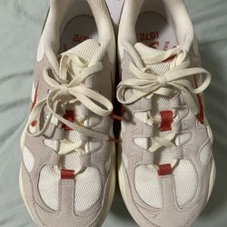 BRAND NEW 7.5 Women NIKE Shoes