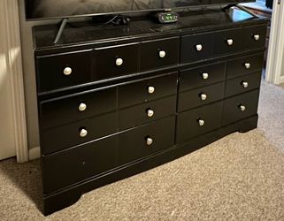 BLACK DRESSER