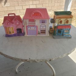 3 Tiny Houses and car all for $5.00
