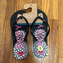 New With Tags Roxy Sandals