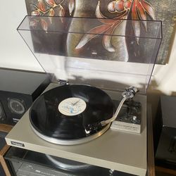 Excellent Vintage 1976 Turntable Technics SL-20. Brand new headshell + cartridge