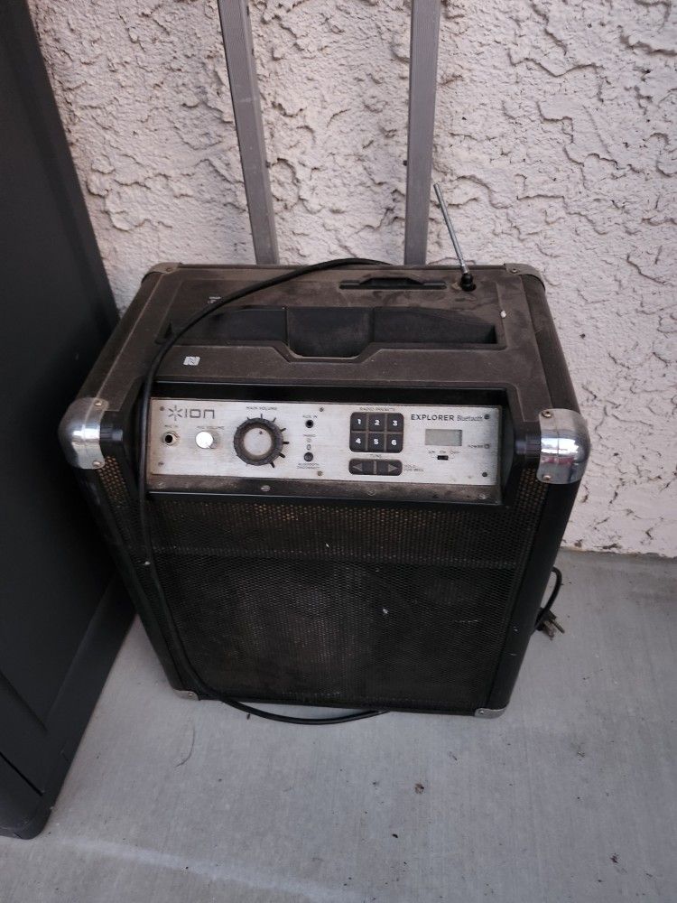 Speaker That Can Be Wired Or Bluetooth