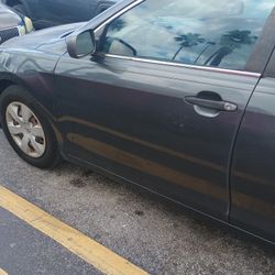 Toyota Camry Le Color Gris, Sedan 