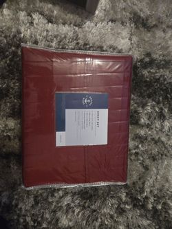 Brand new Habor Home 4 piece queen fitted sheet set Burgundy