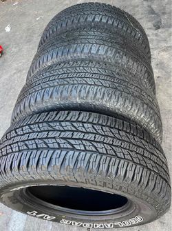 225/65/17 Yokohama A/T Selling a set of 4 tires in excellent condition 🫡