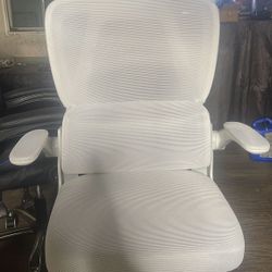 white gaming chair