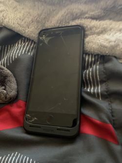 Cracked iPhone 7 Plus for sale 32gb