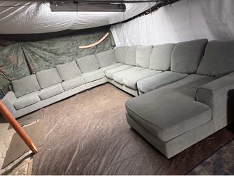 10 seater Ashley furniture Couch very beautiful very large. We saw all the time delivery $40 local.