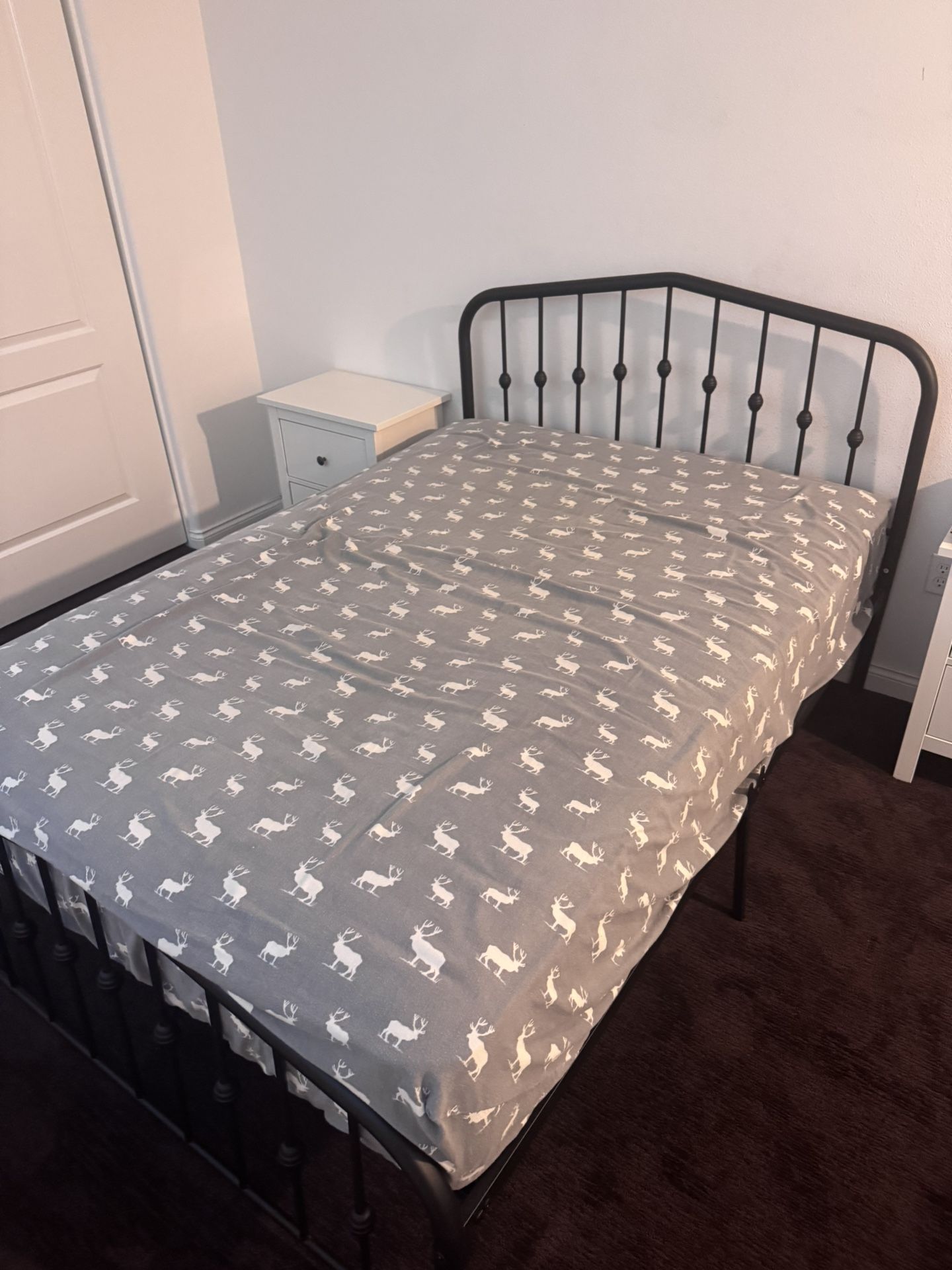 Queen Bed And Mattress