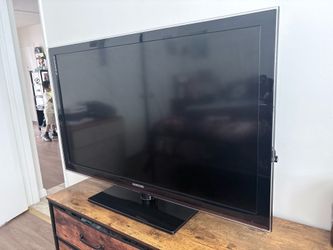 46" Samsung 1080p LED TV + Roku Streaming Stick Included! Great Condition