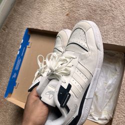 ADIDAS FORUM EXHIBIT LOW SIZE 9.5 