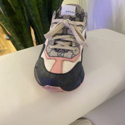 Gucci Rhyton Sneakers 