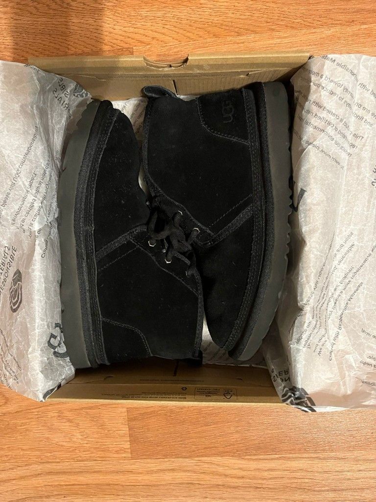 Uggs Neumel Big Kids Size 4