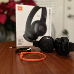 JBL Live 675NC Wireless Noise-Cancelling On-Ear Headphones - Open Box