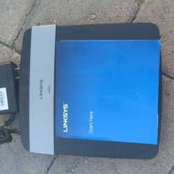 Linksys E2500 WiFi Router