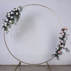 7’ Circle Gold Backdrop