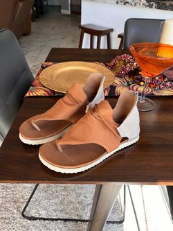 Women’s size 7-71/2 sandal