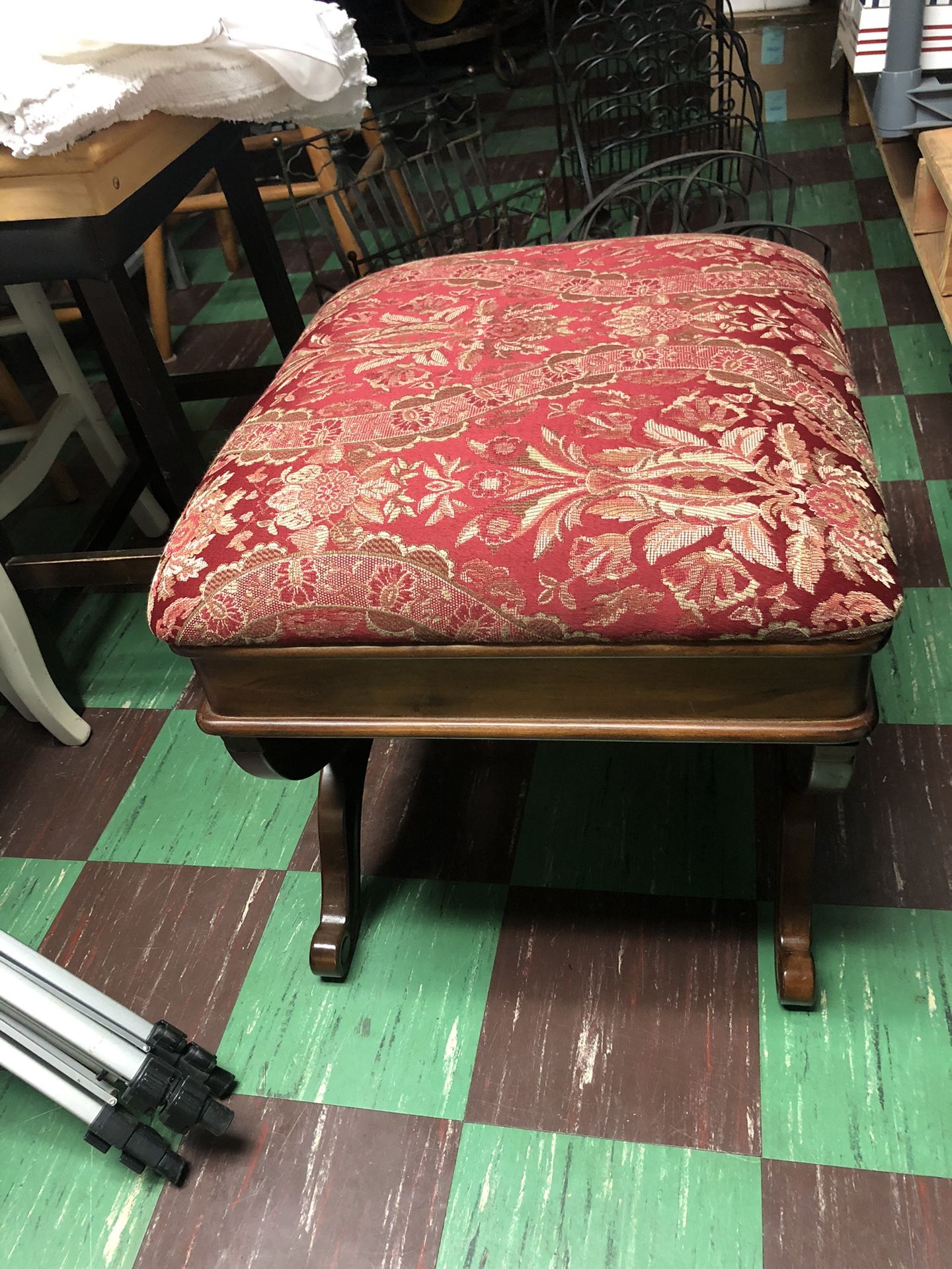 BEAUTIFUL Embroidered Ottoman With Detailed Bottom