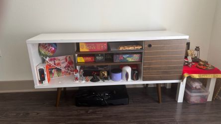 Mid-Century Modern White Sideboard / Media Console / TV Stand