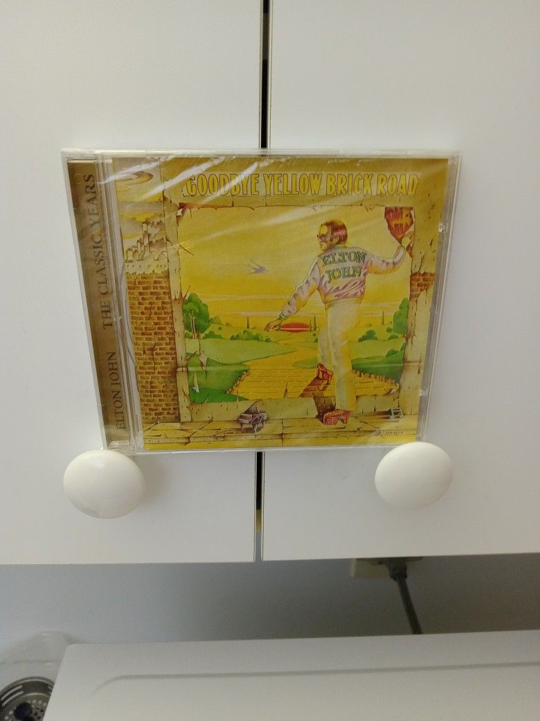 NEW SEALED ELT0N JOHN'S "YELL0W BRICK R0AD" CD