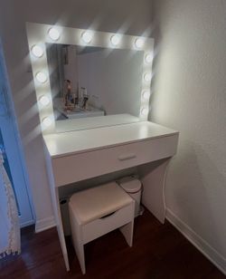VANITY : makeup vanity