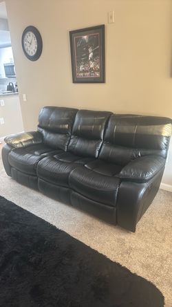 Bobs leather recliner - excellent condition!! Black leather