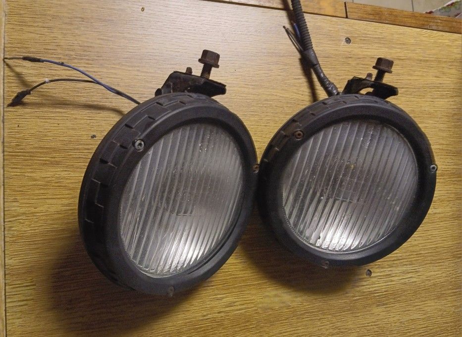 black fog lights from a 2002 wrangler 25$