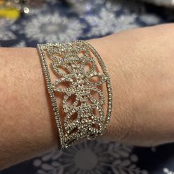 Stunning Beautiful Open Cuff Bracelet 