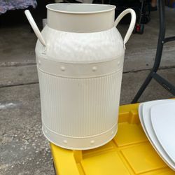 Farmhouse Metal Tin Vase 