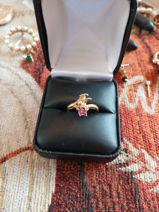 14k Yellow Gold Ring With Real Diamonds And Rubies