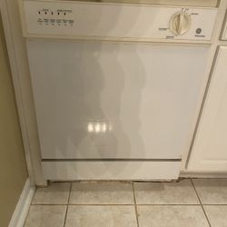 GE Dishwasher- White. Perfectly Working 