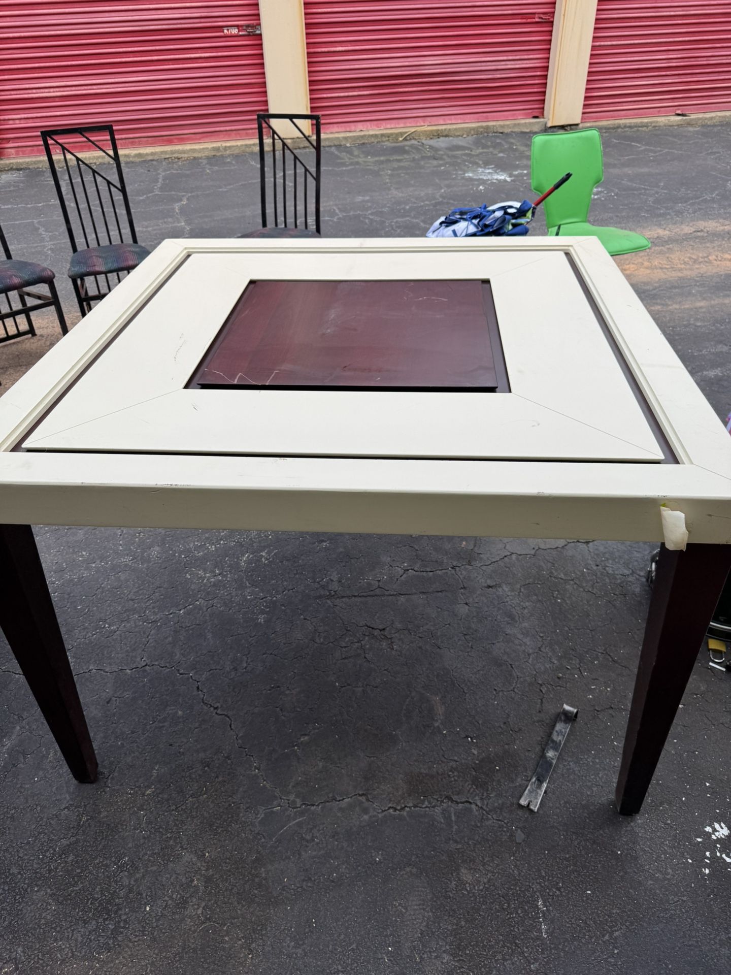 Dining Table +4 Chairs (($30)) MUST GO