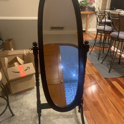 Standing mirror