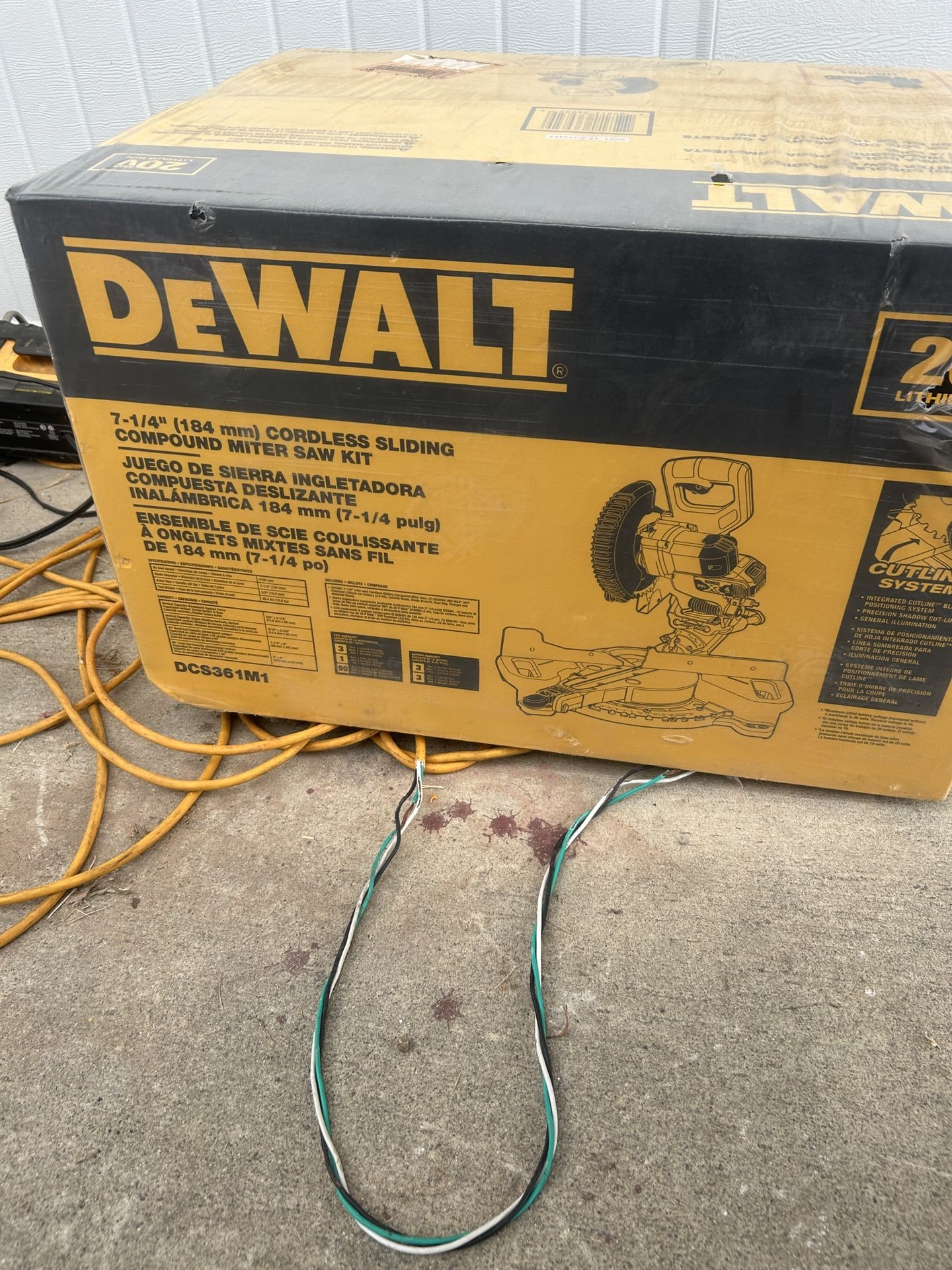Dewalt DCS361M1 7-1/4" 20V Cordless Sliding Compound Miter Saw Kit