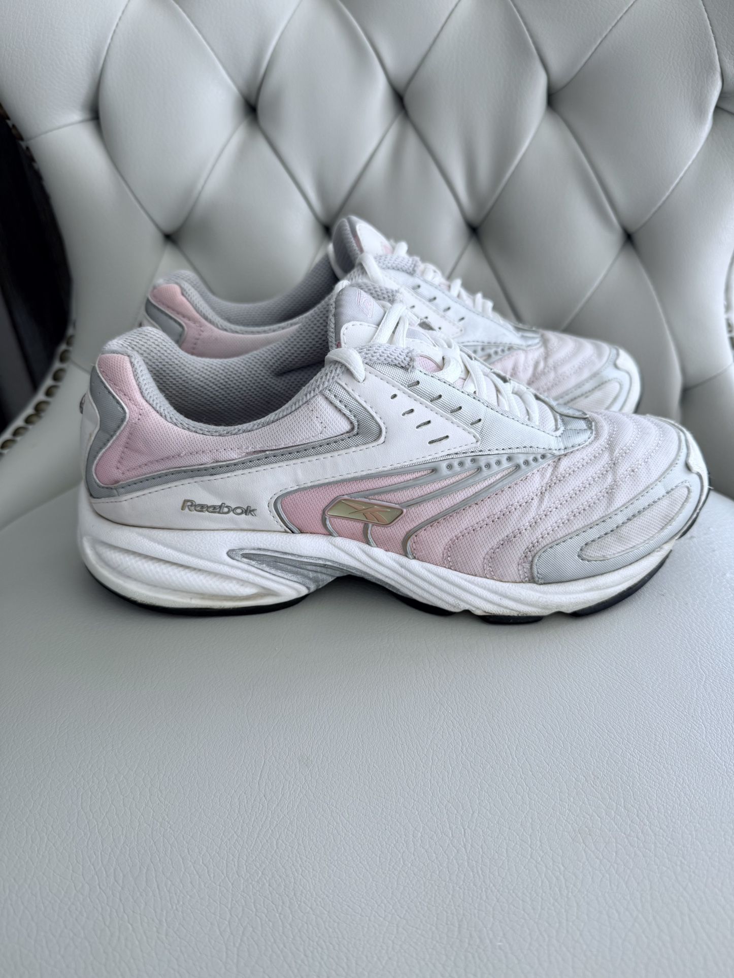 Reebok Women’s Classic Pink Gray Running Shoes Size 8.5 Lightweight Comfortable