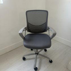 Office Chair. Almost New. 